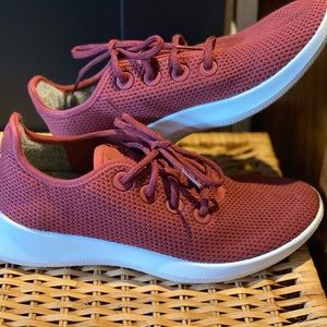 All bird maroon tree runners